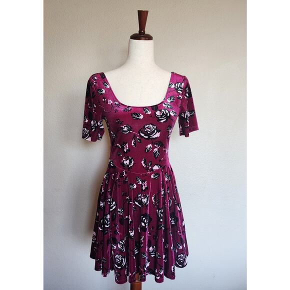 Women's Velvet Floral Skater Dress SZ Small Fairygoth - Picture 1 of 11